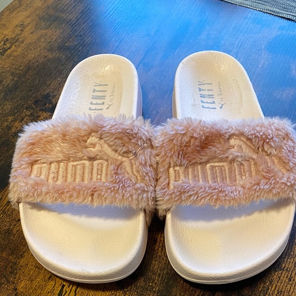 PUMA x FENTY Fluffy Pink Slides - Picture 5 of 5